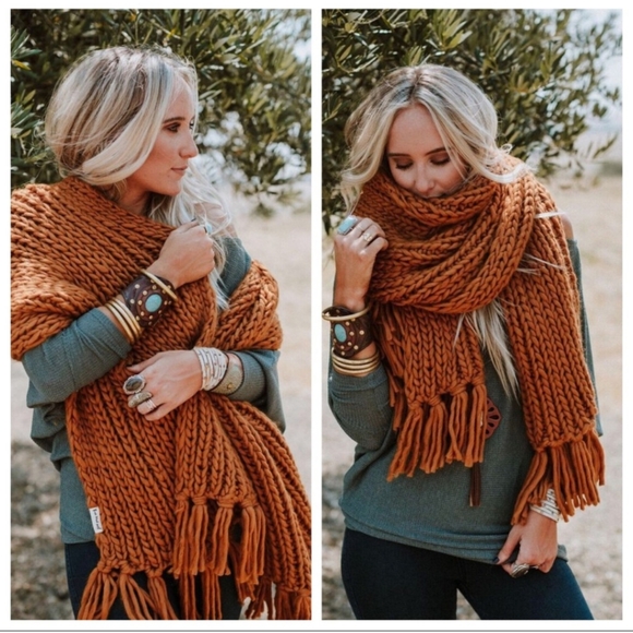 Three Bird Nest Cozy Chunky Oversized Scarf, NWT - Picture 3 of 7